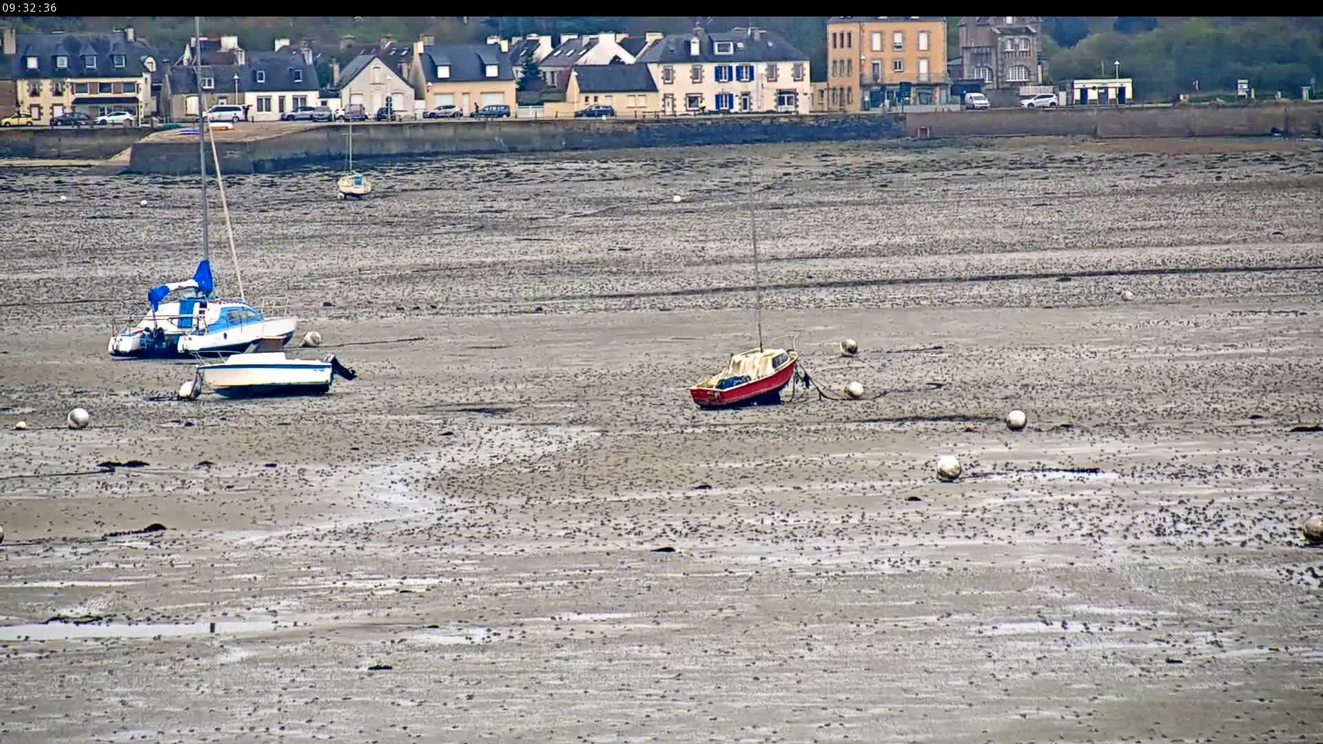 Saint-Pol-de-Leon Comune & Marine Live Cam - Morlaix, Finistere, Bretagne, France