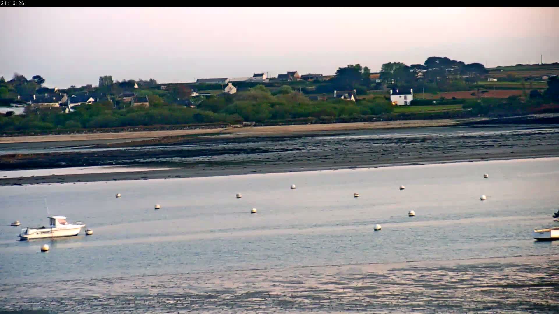 Saint-Pol-de-Leon Comune & Marine Live Cam - Morlaix, Finistere, Bretagne, France