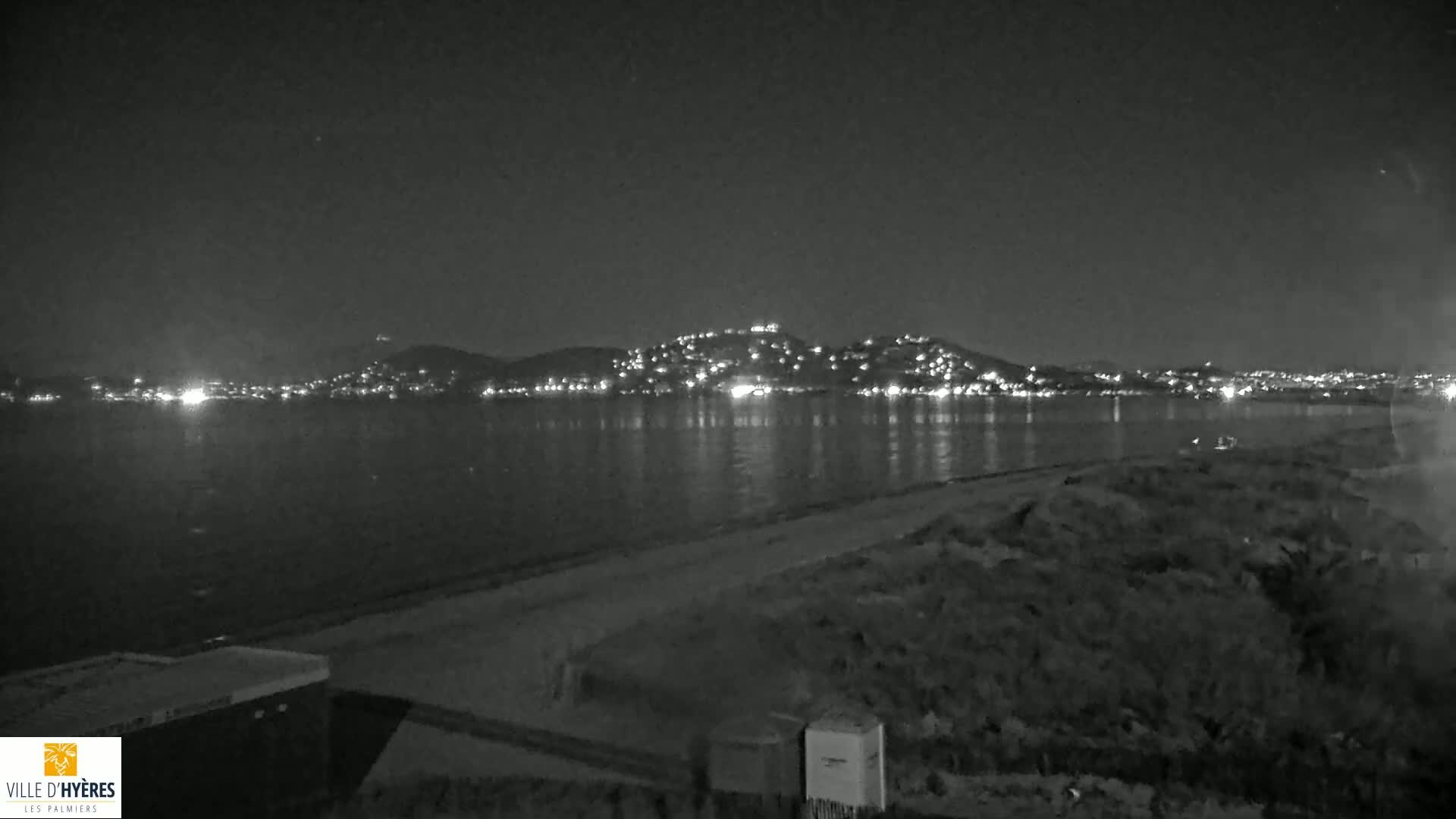 Hyeres - Plage dees Estagnets Beach Live Cam - Toulon, Var, Provence-Alpes-Cote d’Azur, France