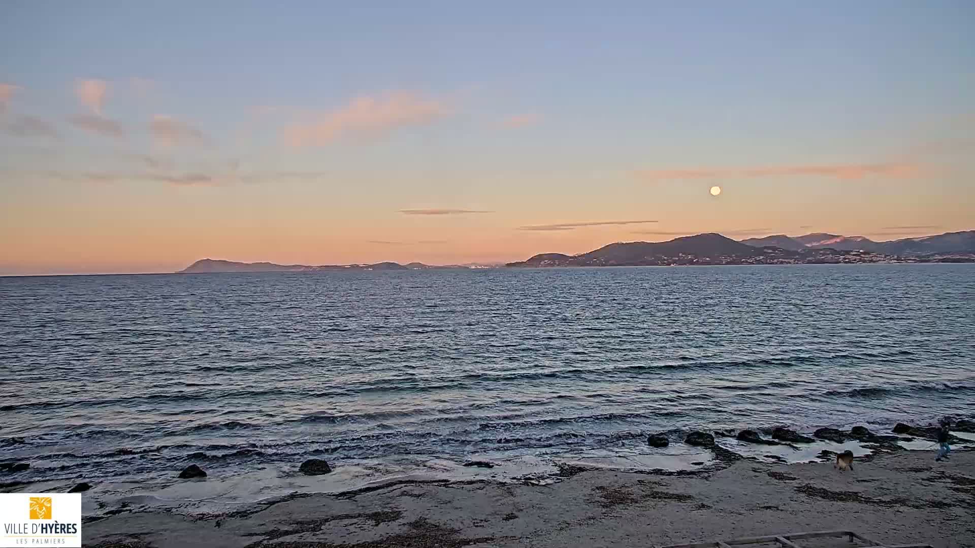 Hyeres - Plage dees Estagnets Beach Live Cam - Toulon, Var, Provence-Alpes-Cote d’Azur, France