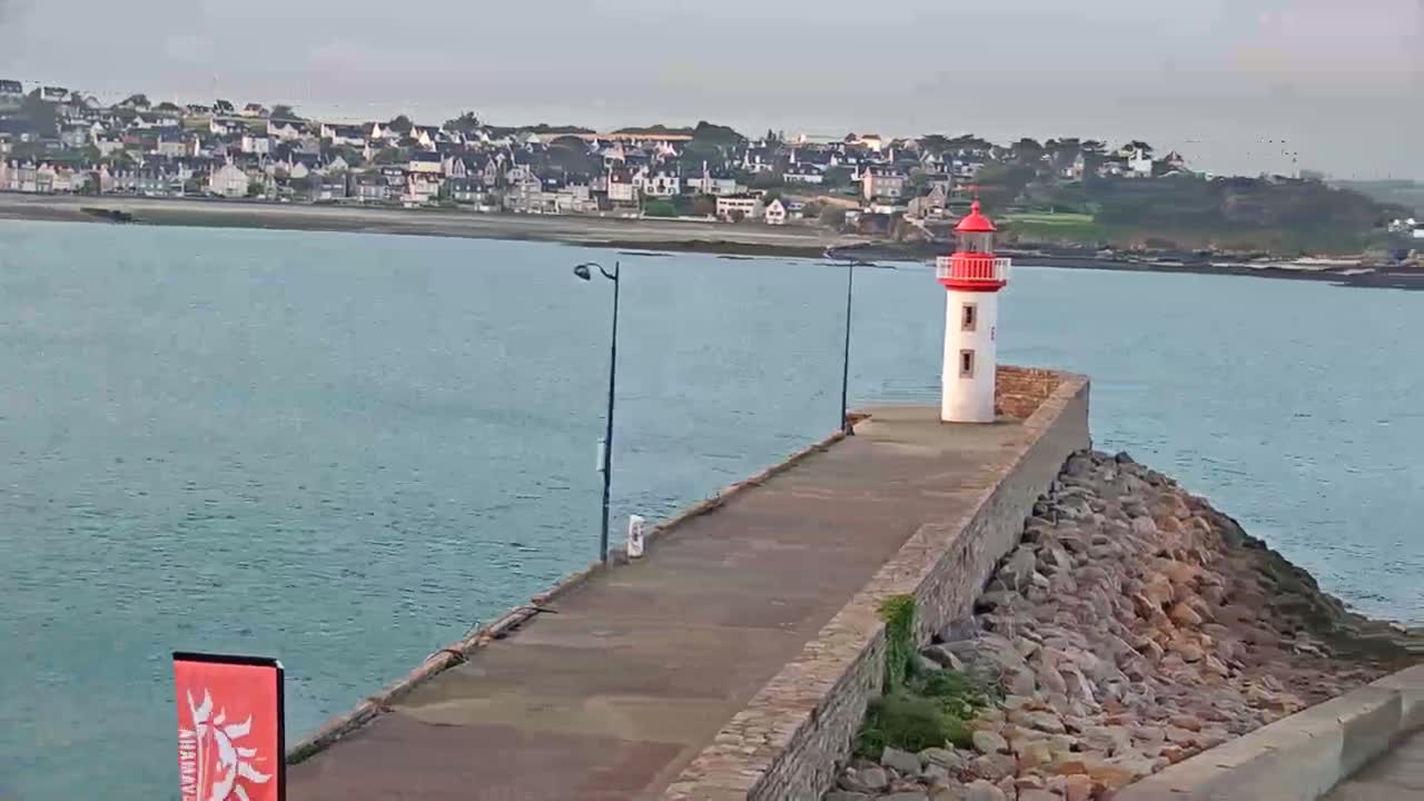 Erquy Comune & Port Live Cam - Saint-Brieuc, Cotes-d'Armor, Bretagne, France