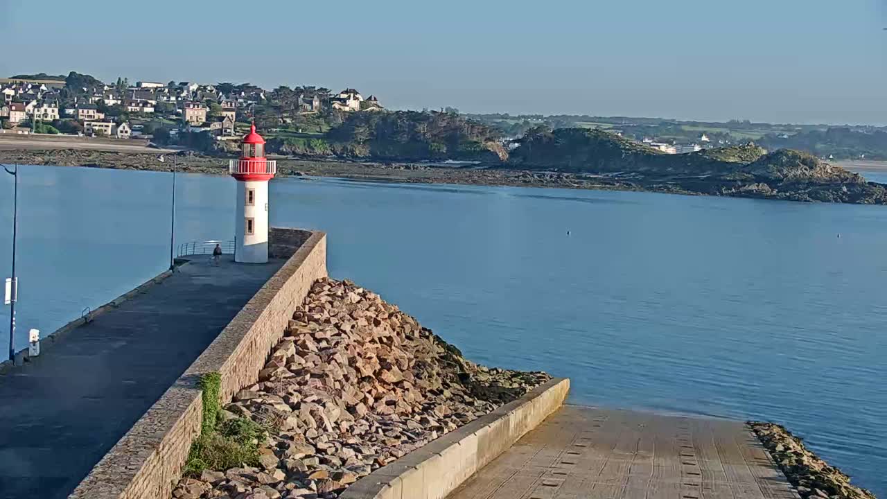 Erquy Comune & Port Live Cam - Saint-Brieuc, Cotes-d'Armor, Bretagne, France