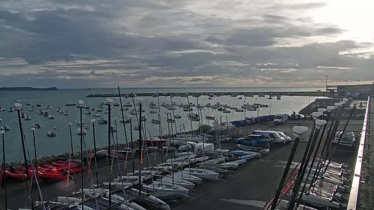 Erquy Comune & Port Live Cam - Saint-Brieuc, Cotes-d'Armor, Bretagne, France