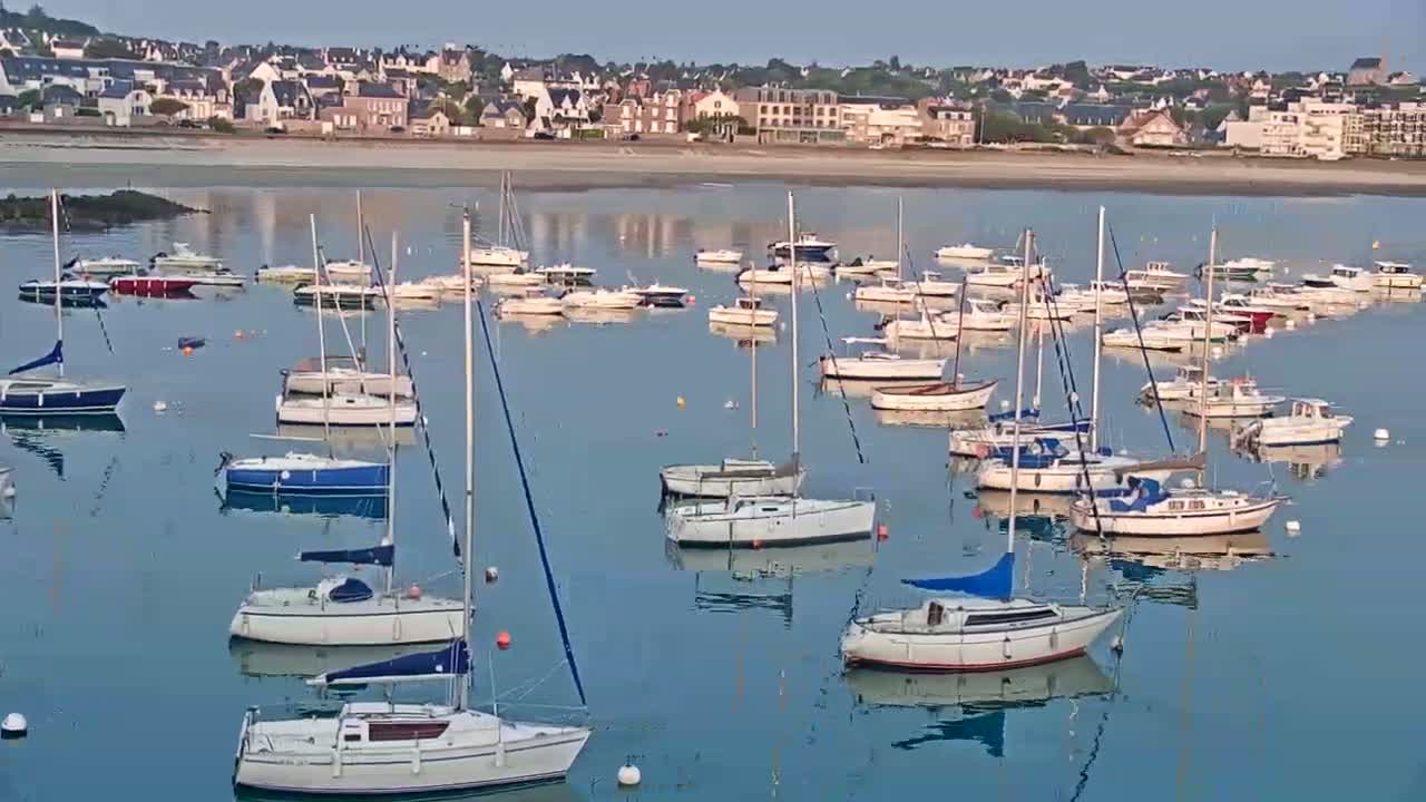 Erquy Comune & Port Live Cam - Saint-Brieuc, Cotes-d'Armor, Bretagne, France