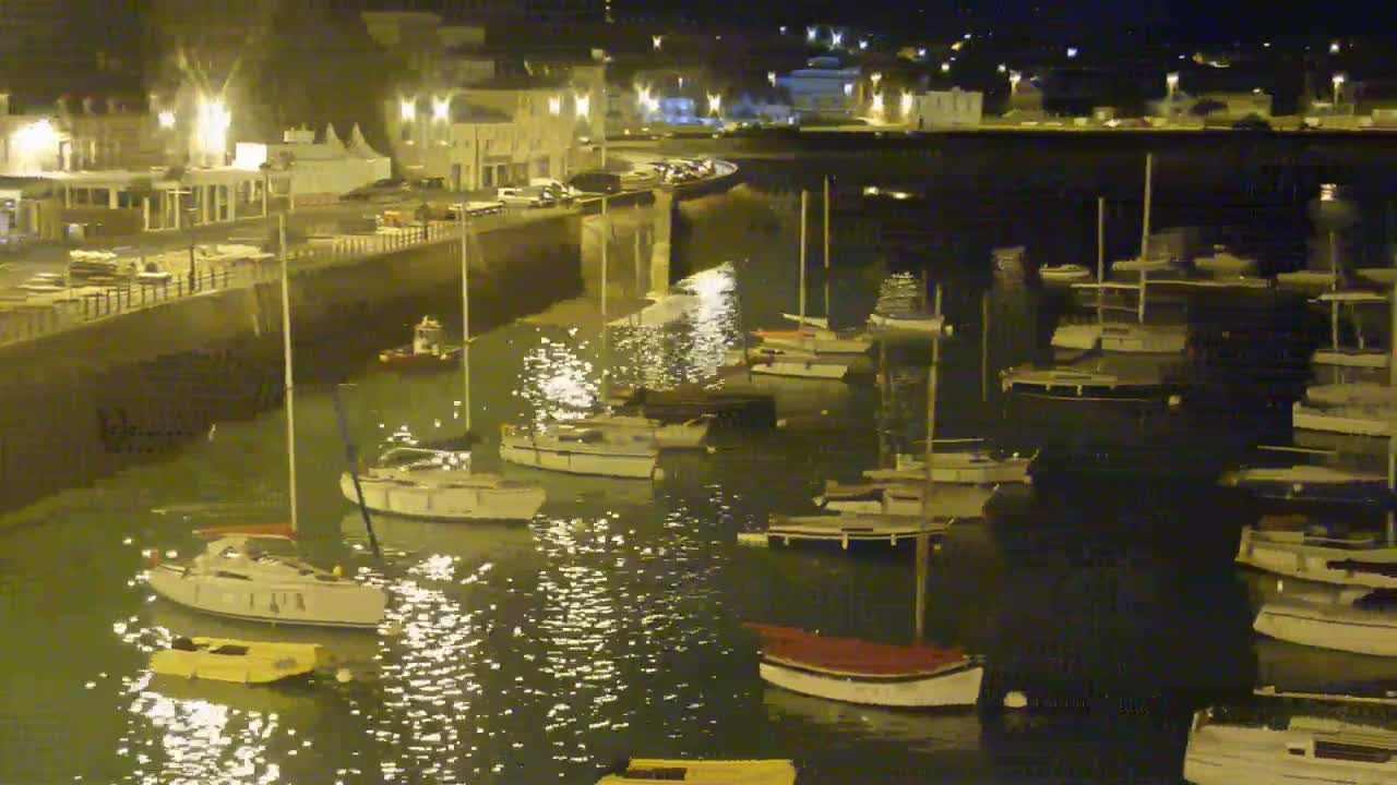 Erquy Comune & Port Live Cam - Saint-Brieuc, Cotes-d'Armor, Bretagne, France