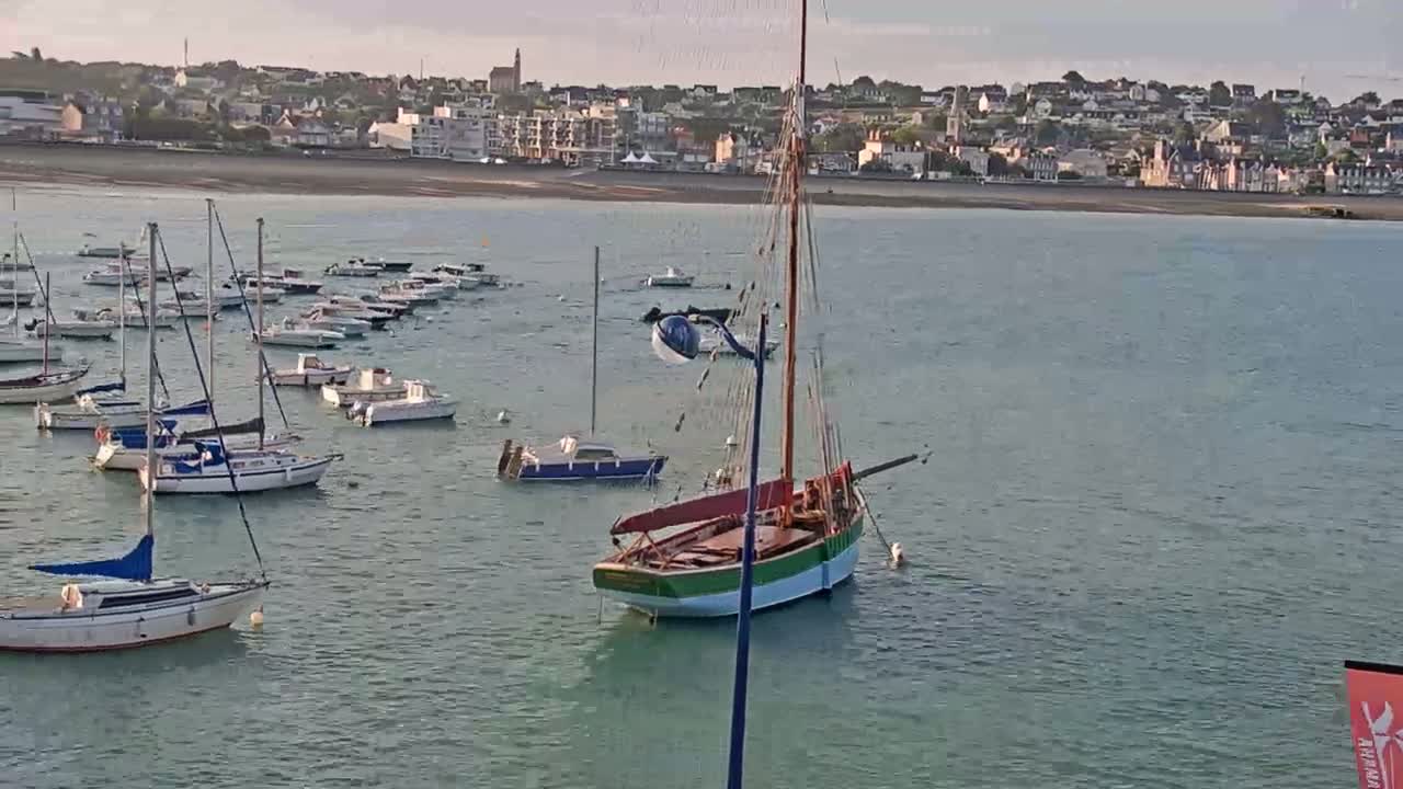 Erquy Comune & Port Live Cam - Saint-Brieuc, Cotes-d'Armor, Bretagne, France