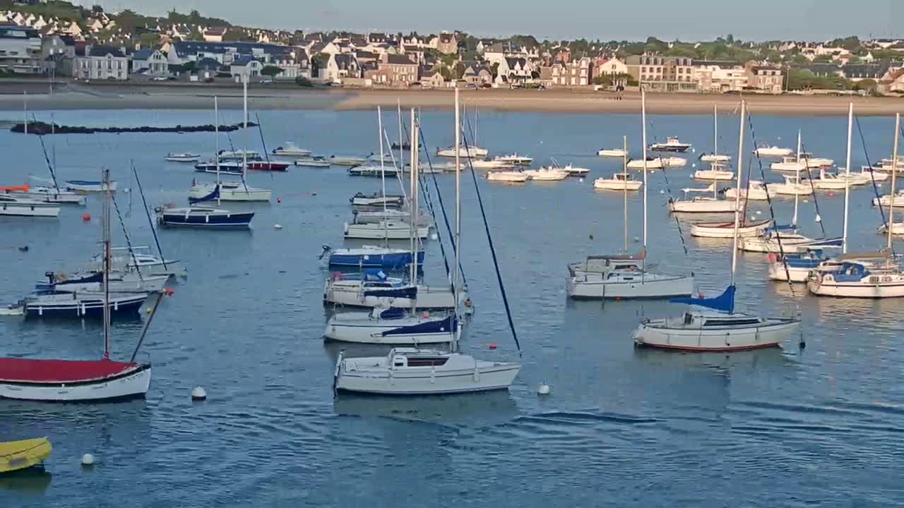Erquy Comune & Port Live Cam - Saint-Brieuc, Cotes-d'Armor, Bretagne, France