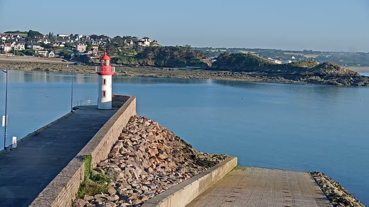 Erquy Comune & Port Live Cam - Saint-Brieuc, Cotes-d'Armor, Bretagne, France
