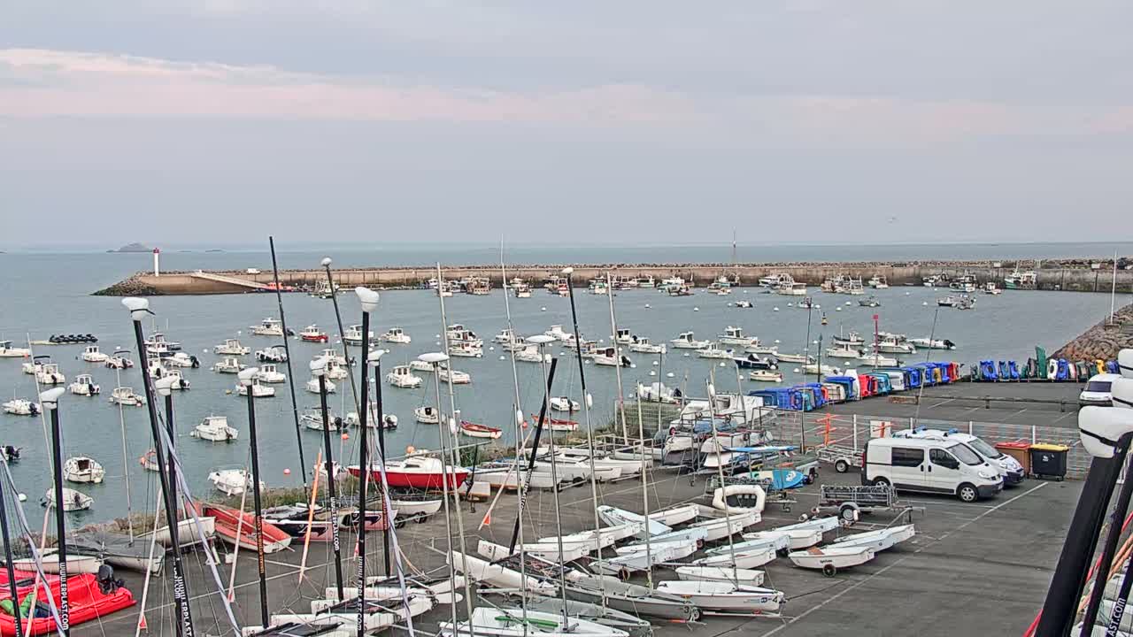 Erquy Comune & Port Live Cam - Saint-Brieuc, Cotes-d'Armor, Bretagne, France