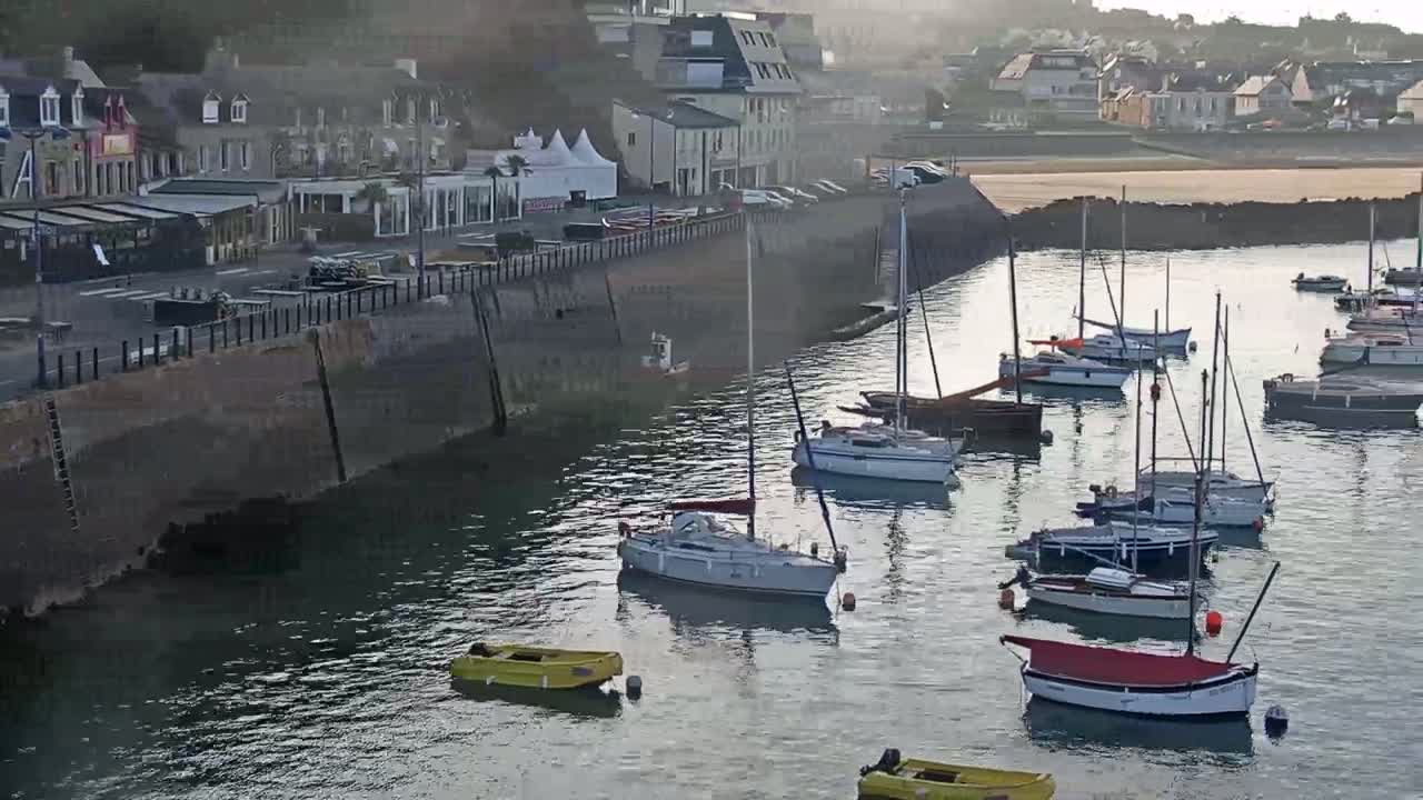 Erquy Comune & Port Live Cam - Saint-Brieuc, Cotes-d'Armor, Bretagne, France