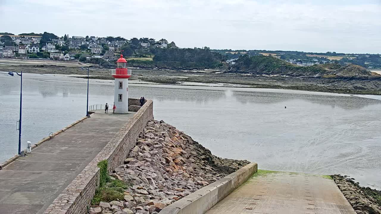 Erquy Comune & Port Live Cam - Saint-Brieuc, Cotes-d'Armor, Bretagne, France