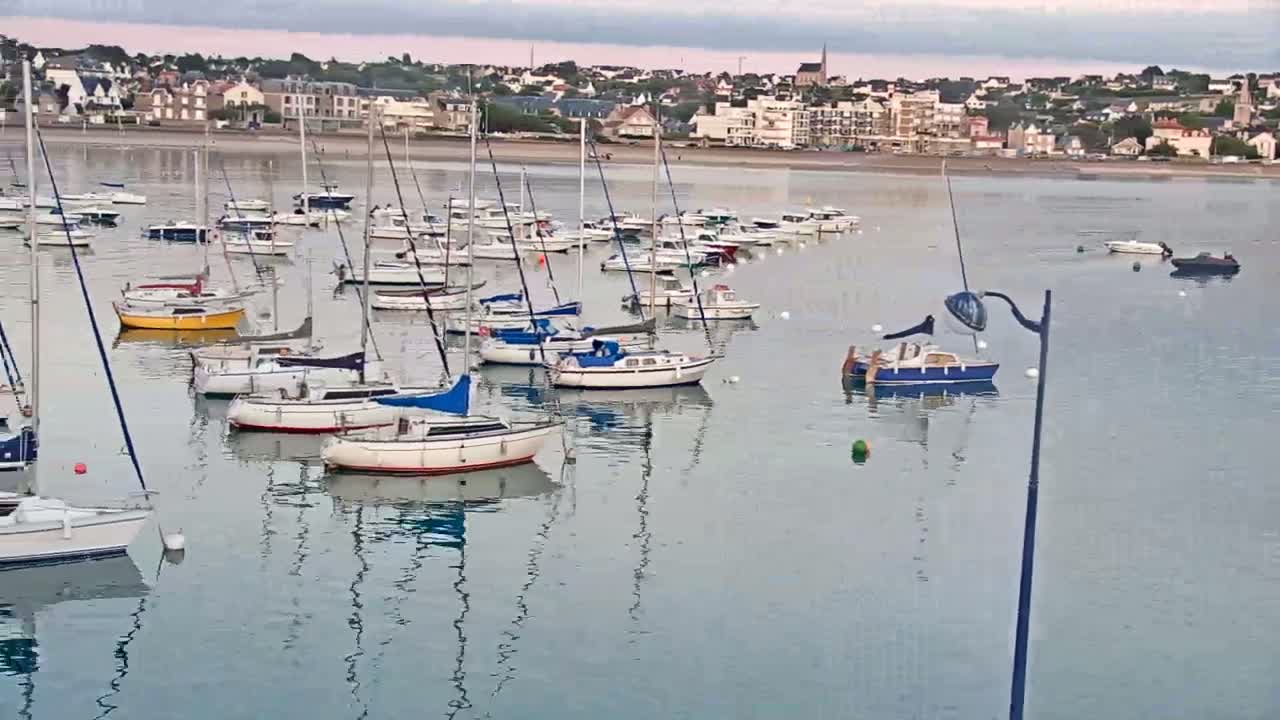 Erquy Comune & Port Live Cam - Saint-Brieuc, Cotes-d'Armor, Bretagne, France