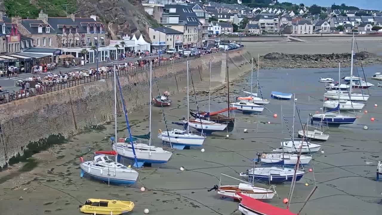 Erquy Comune & Port Live Cam - Saint-Brieuc, Cotes-d'Armor, Bretagne, France