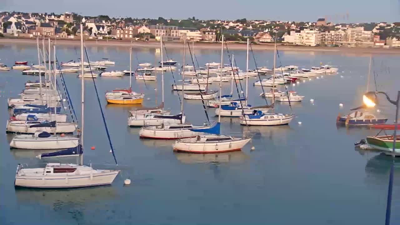 Erquy Comune & Port Live Cam - Saint-Brieuc, Cotes-d'Armor, Bretagne, France