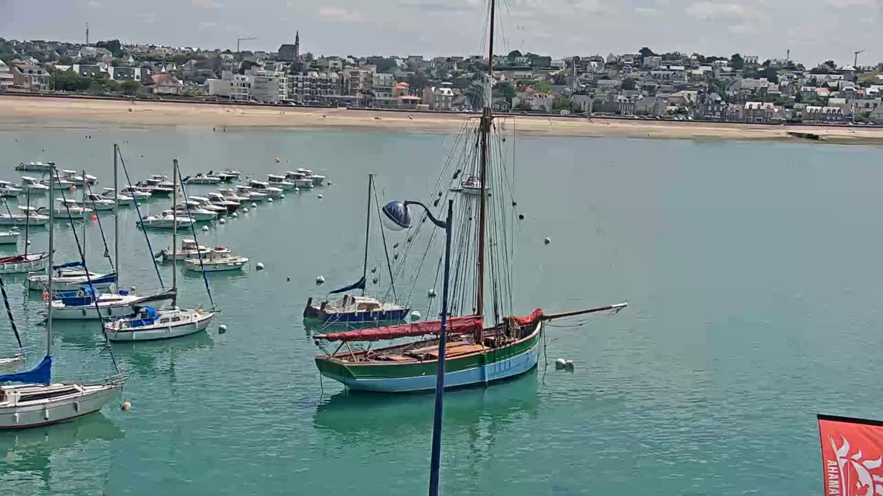 Erquy Comune & Port Live Cam - Saint-Brieuc, Cotes-d'Armor, Bretagne, France