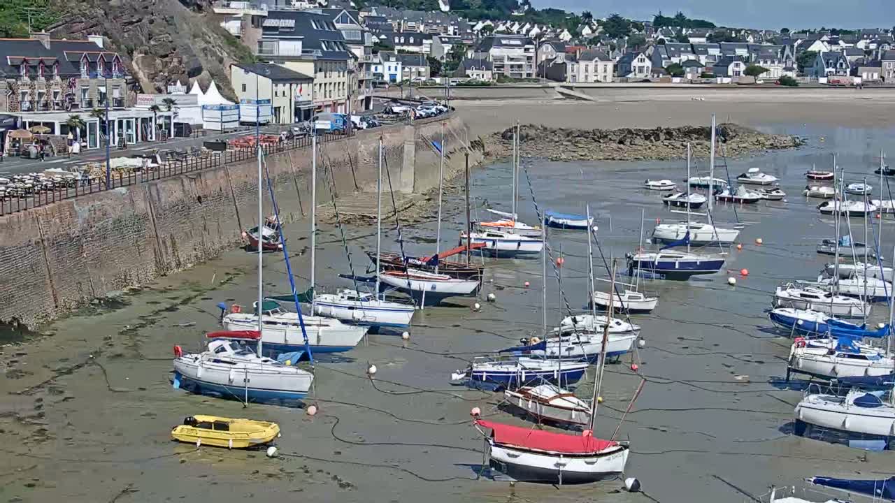 Erquy Comune & Port Live Cam - Saint-Brieuc, Cotes-d'Armor, Bretagne, France