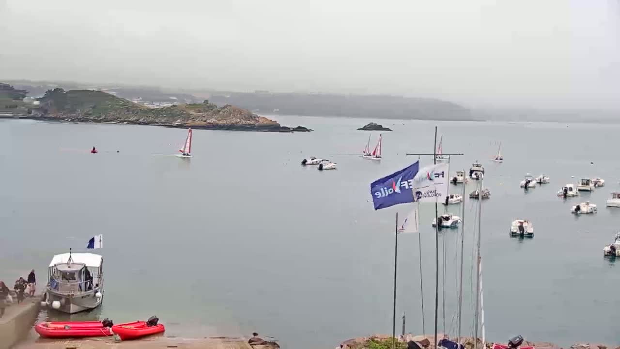 Erquy Comune & Port Live Cam - Saint-Brieuc, Cotes-d'Armor, Bretagne, France