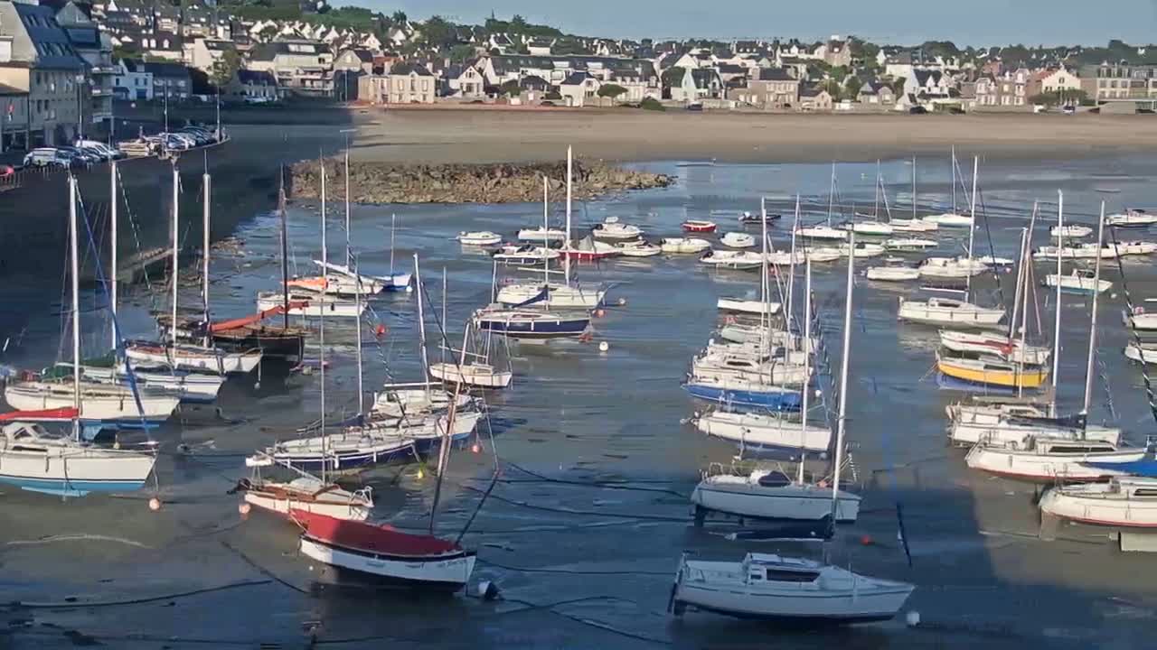 Erquy Comune & Port Live Cam - Saint-Brieuc, Cotes-d'Armor, Bretagne, France