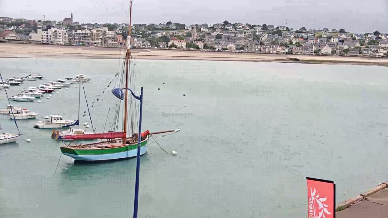 Erquy Comune & Port Live Cam - Saint-Brieuc, Cotes-d'Armor, Bretagne, France