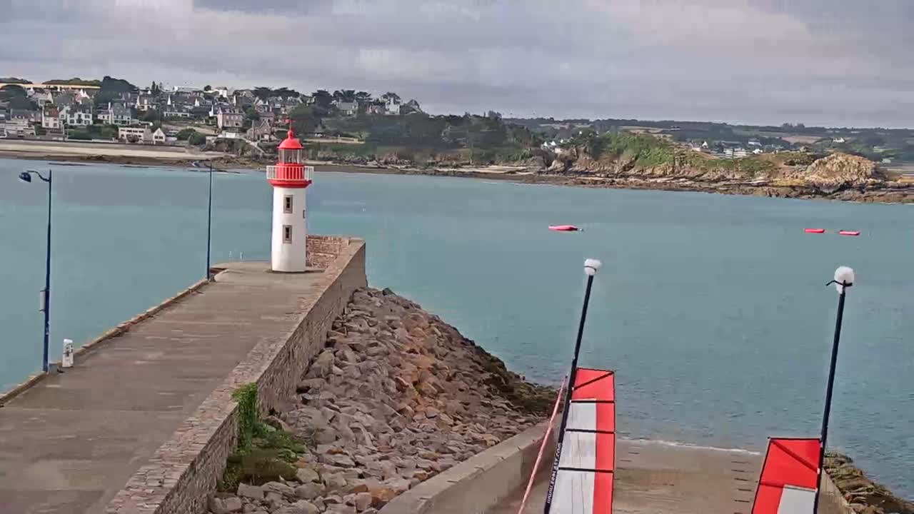 Erquy Comune & Port Live Cam - Saint-Brieuc, Cotes-d'Armor, Bretagne, France