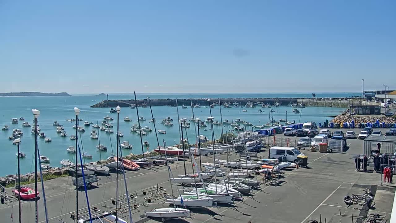 Erquy Comune & Port Live Cam - Saint-Brieuc, Cotes-d'Armor, Bretagne, France
