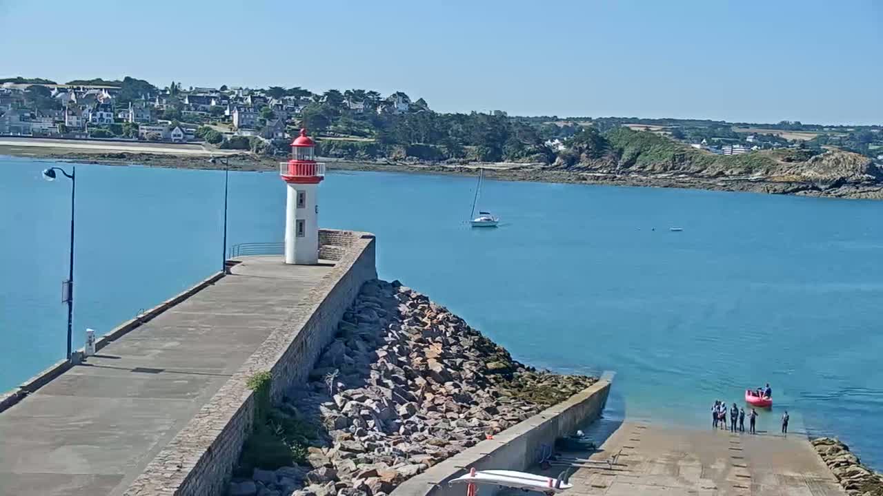 Erquy Comune & Port Live Cam - Saint-Brieuc, Cotes-d'Armor, Bretagne, France