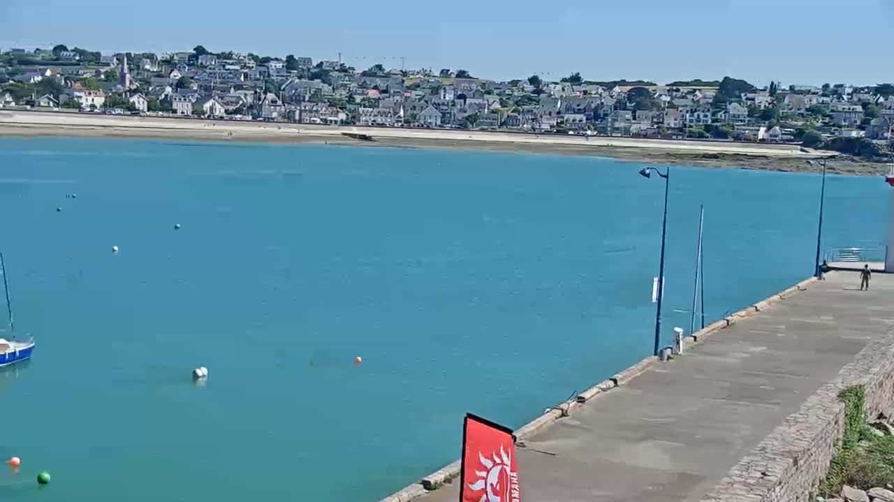 Erquy Comune & Port Live Cam - Saint-Brieuc, Cotes-d'Armor, Bretagne, France