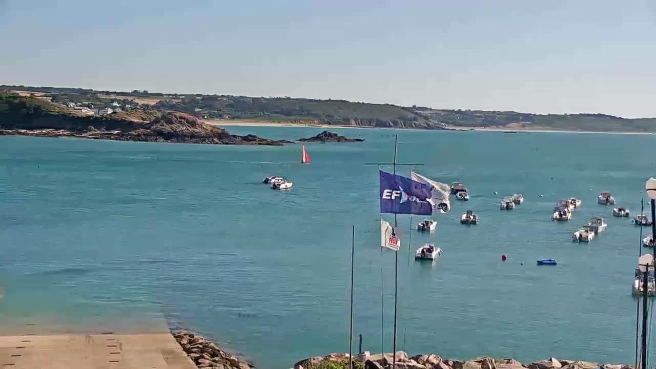 Erquy Comune & Port Live Cam - Saint-Brieuc, Cotes-d'Armor, Bretagne, France
