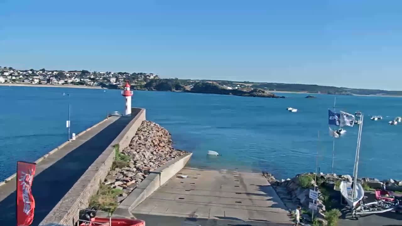Erquy Comune & Port Live Cam - Saint-Brieuc, Cotes-d'Armor, Bretagne, France