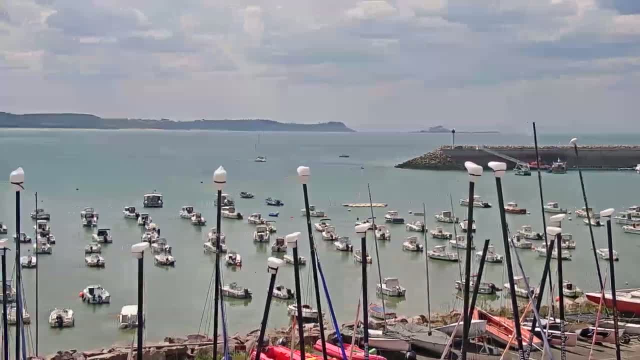 Erquy Comune & Port Live Cam - Saint-Brieuc, Cotes-d'Armor, Bretagne, France
