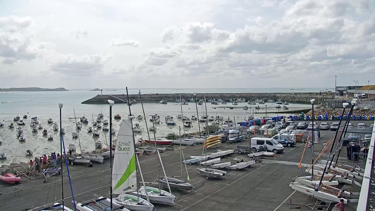 Erquy Comune & Port Live Cam - Saint-Brieuc, Cotes-d'Armor, Bretagne, France
