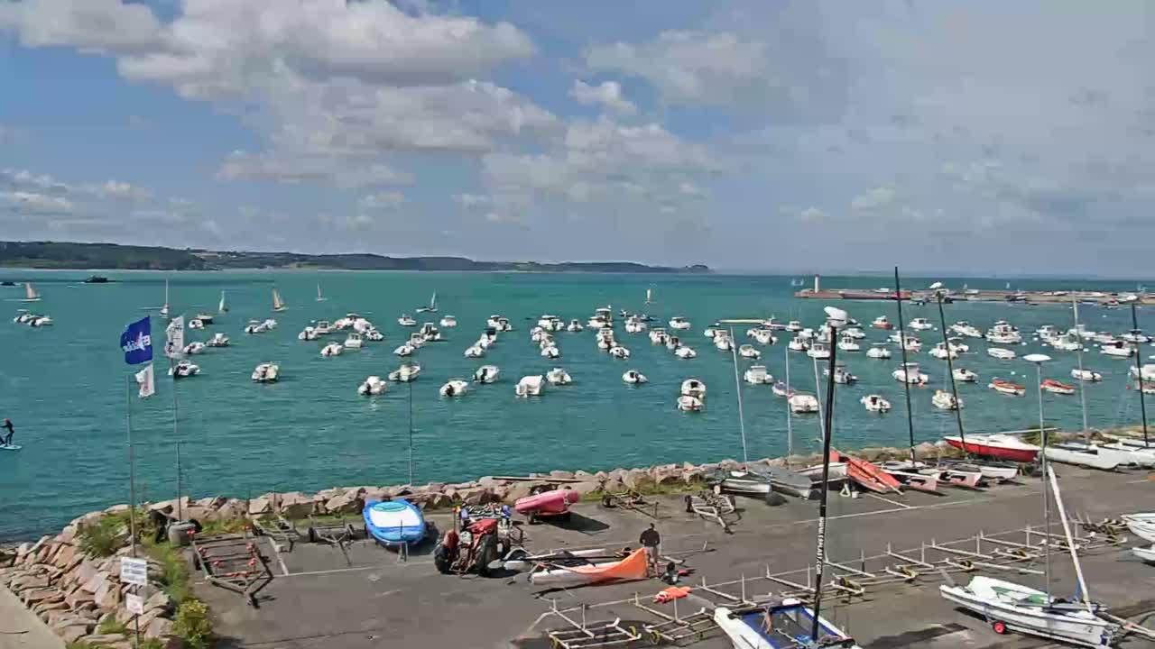 Erquy Comune & Port Live Cam - Saint-Brieuc, Cotes-d'Armor, Bretagne, France