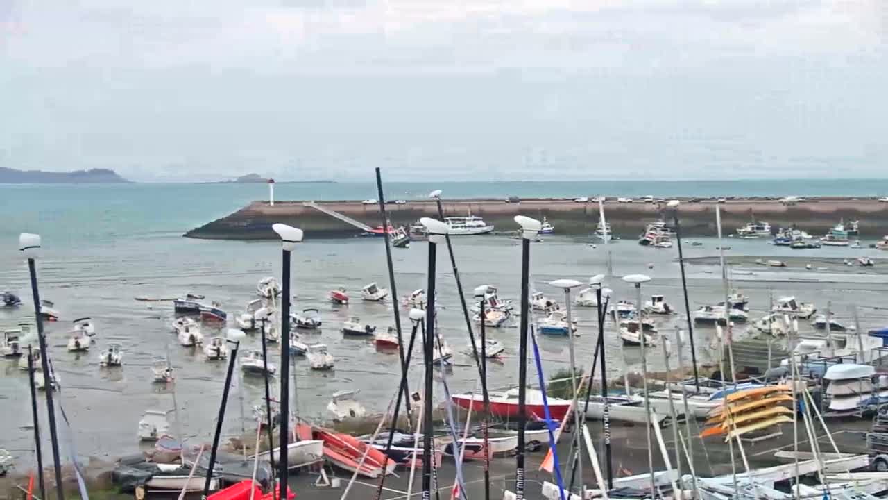 Erquy Comune & Port Live Cam - Saint-Brieuc, Cotes-d'Armor, Bretagne, France
