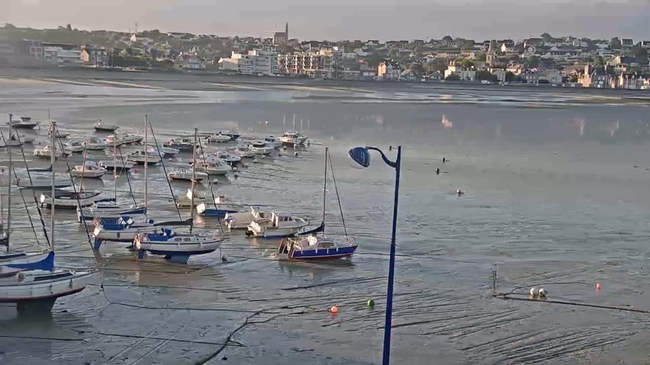 Erquy Comune & Port Live Cam - Saint-Brieuc, Cotes-d'Armor, Bretagne, France