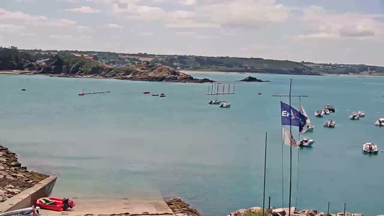 Erquy Comune & Port Live Cam - Saint-Brieuc, Cotes-d'Armor, Bretagne, France