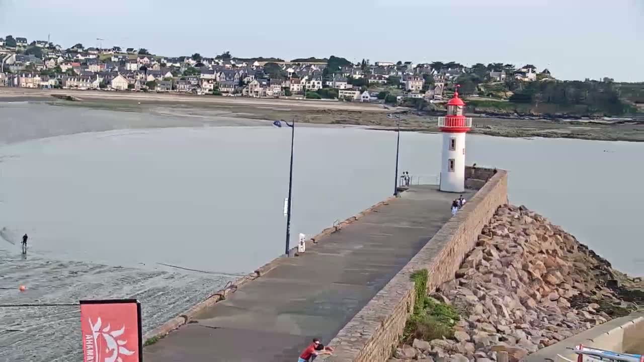 Erquy Comune & Port Live Cam - Saint-Brieuc, Cotes-d'Armor, Bretagne, France