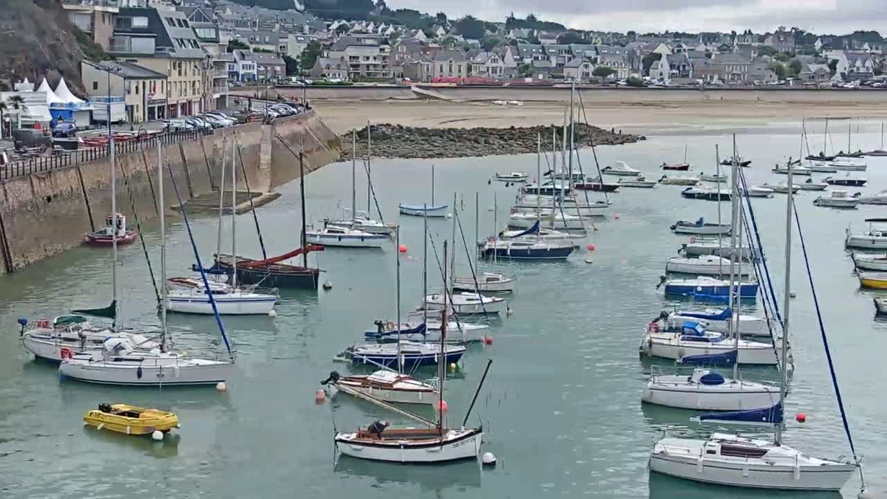 Erquy Comune & Port Live Cam - Saint-Brieuc, Cotes-d'Armor, Bretagne, France