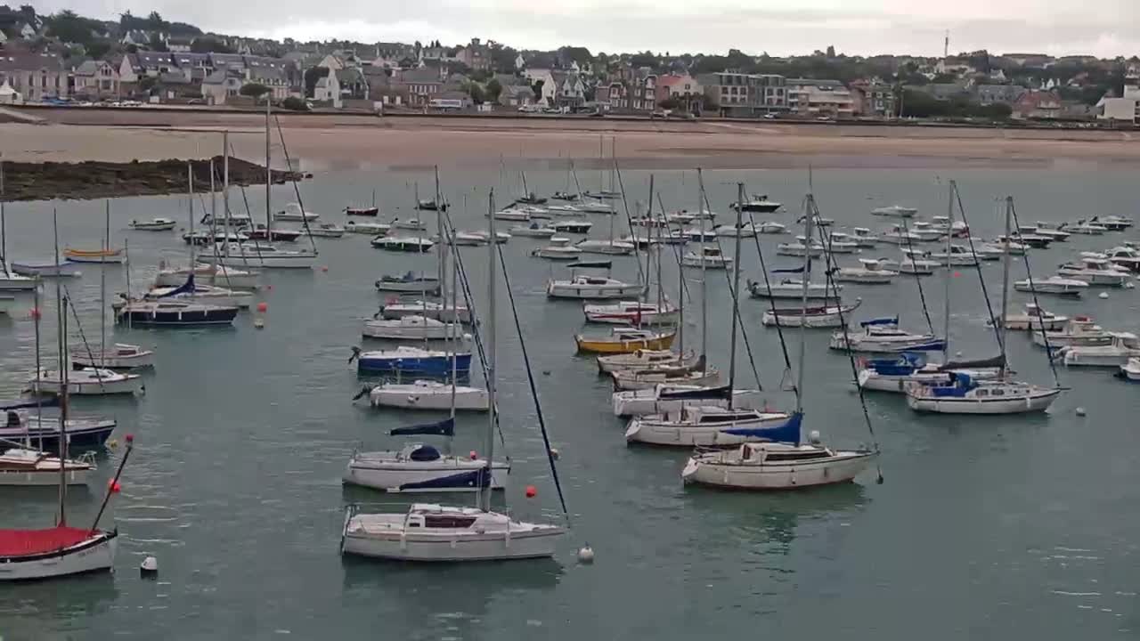 Erquy Comune & Port Live Cam - Saint-Brieuc, Cotes-d'Armor, Bretagne, France