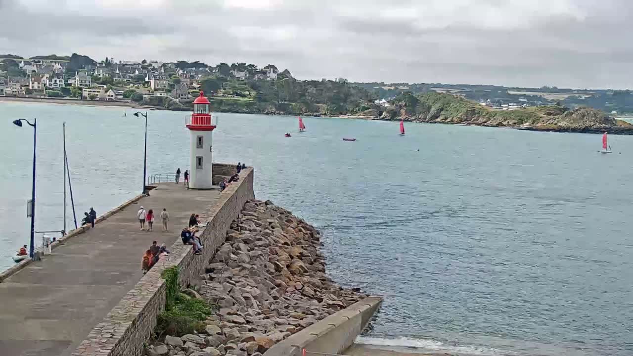 Erquy Comune & Port Live Cam - Saint-Brieuc, Cotes-d'Armor, Bretagne, France