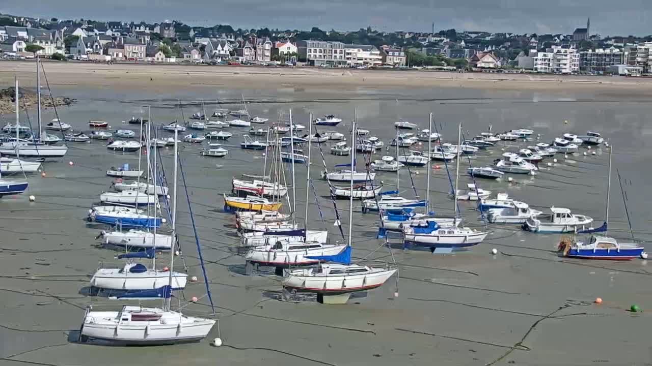 Erquy Comune & Port Live Cam - Saint-Brieuc, Cotes-d'Armor, Bretagne, France