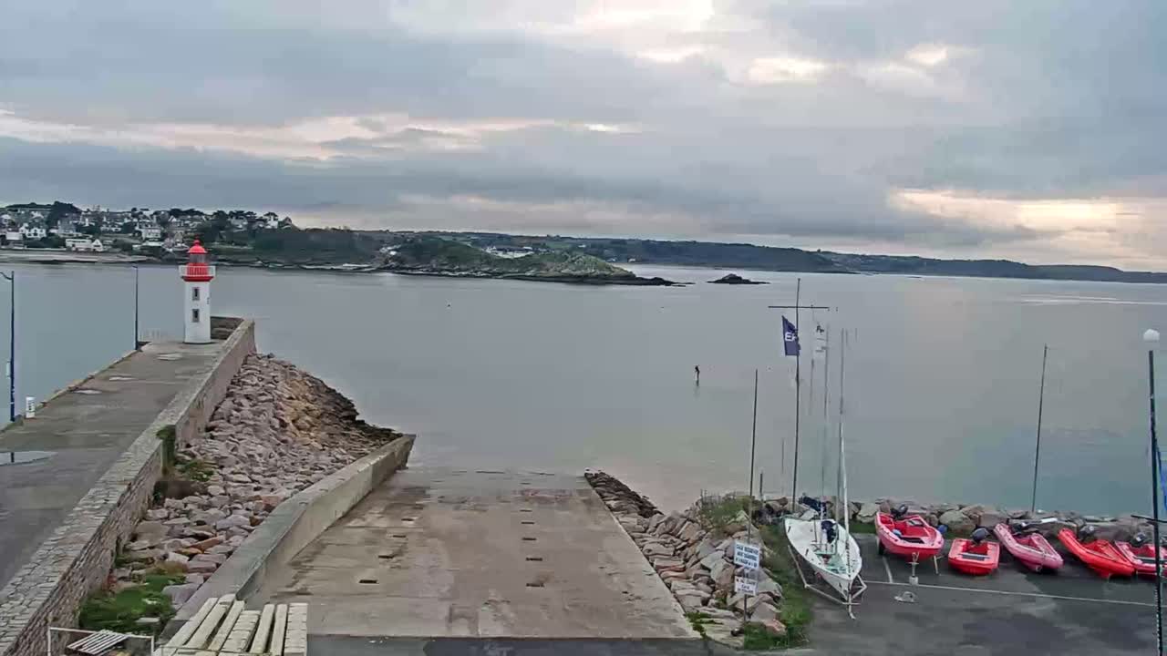 Erquy Comune & Port Live Cam - Saint-Brieuc, Cotes-d'Armor, Bretagne, France