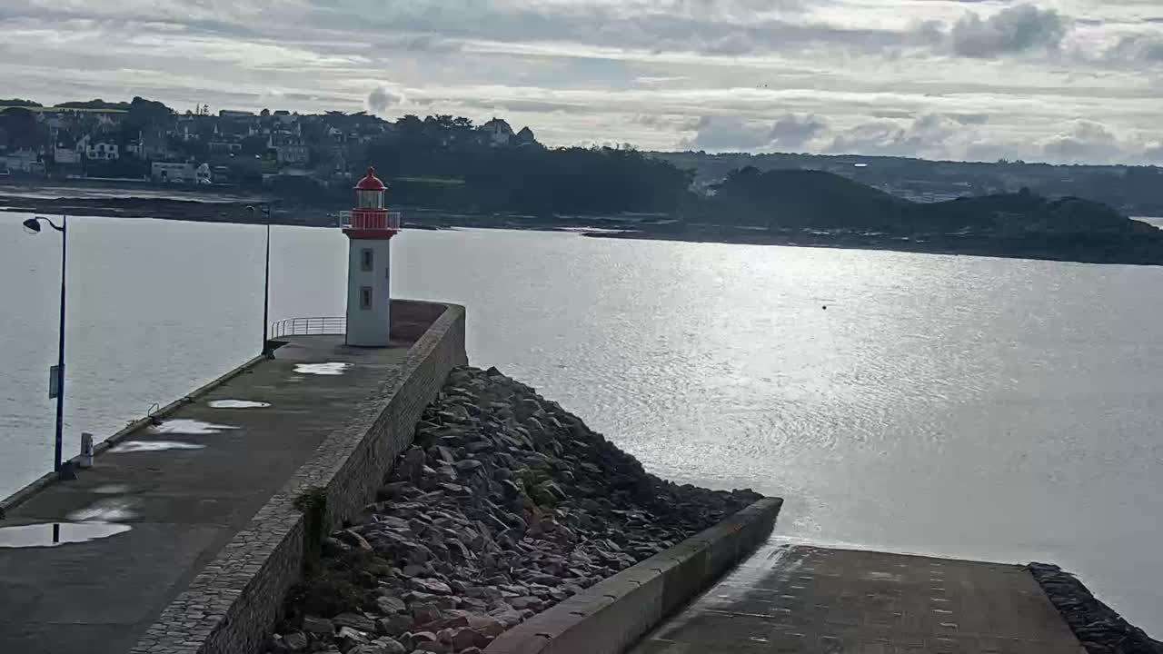 Erquy Comune & Port Live Cam - Saint-Brieuc, Cotes-d'Armor, Bretagne, France
