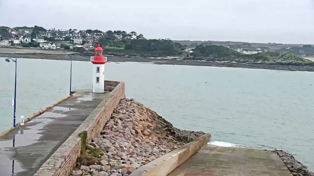 Erquy Comune & Port Live Cam - Saint-Brieuc, Cotes-d'Armor, Bretagne, France