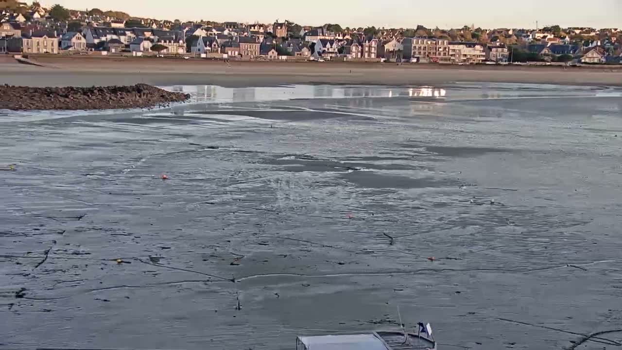 Erquy Comune & Port Live Cam - Saint-Brieuc, Cotes-d'Armor, Bretagne, France