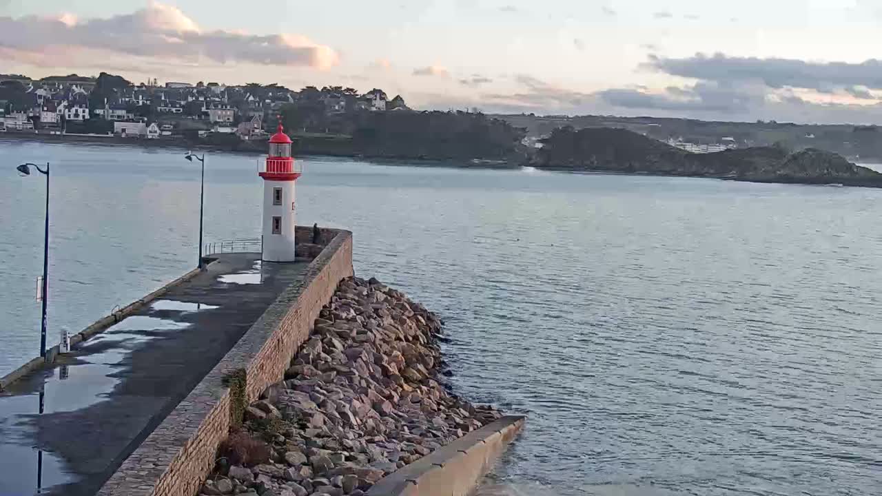 Erquy Comune & Port Live Cam - Saint-Brieuc, Cotes-d'Armor, Bretagne, France