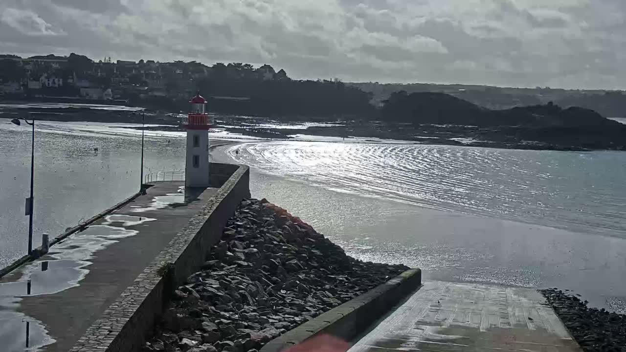 Erquy Comune & Port Live Cam - Saint-Brieuc, Cotes-d'Armor, Bretagne, France