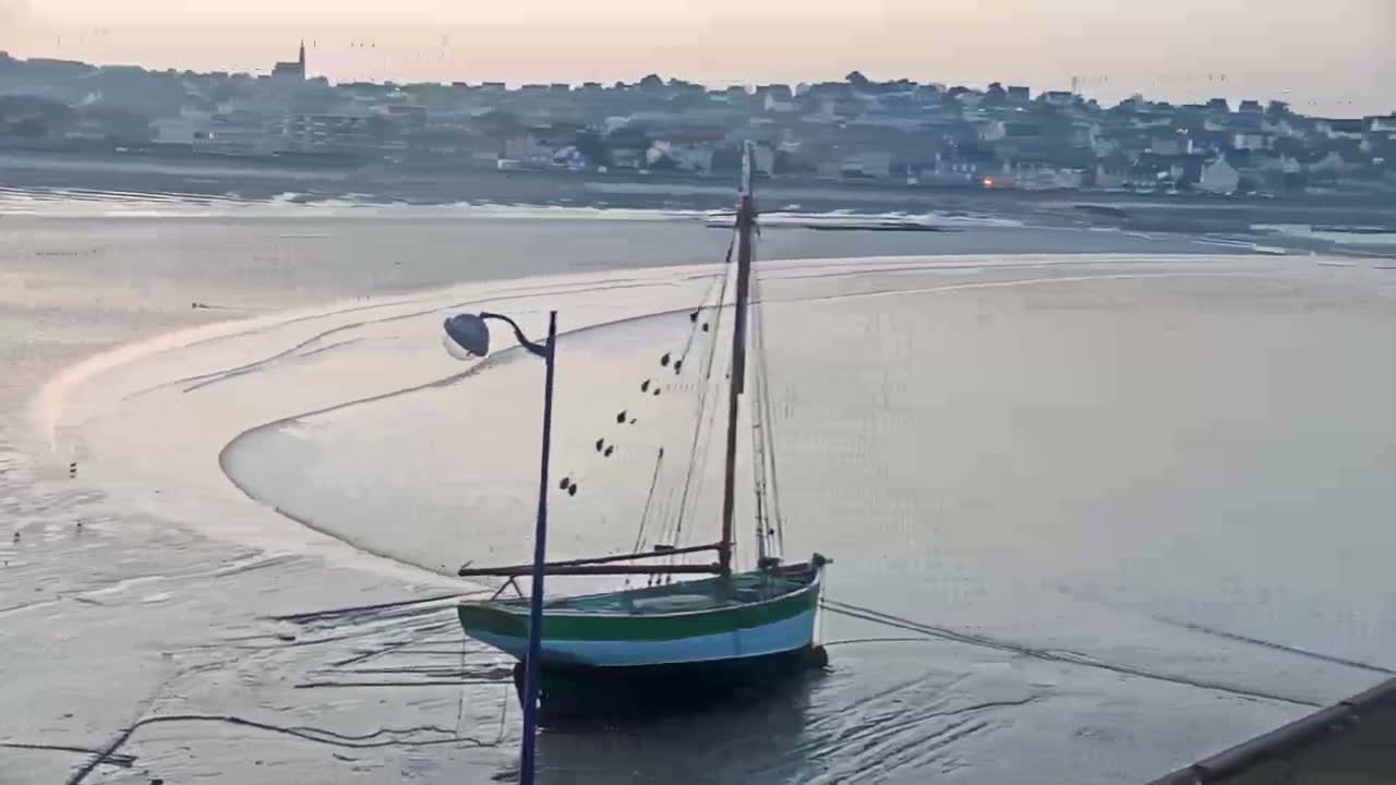 Erquy Comune & Port Live Cam - Saint-Brieuc, Cotes-d'Armor, Bretagne, France