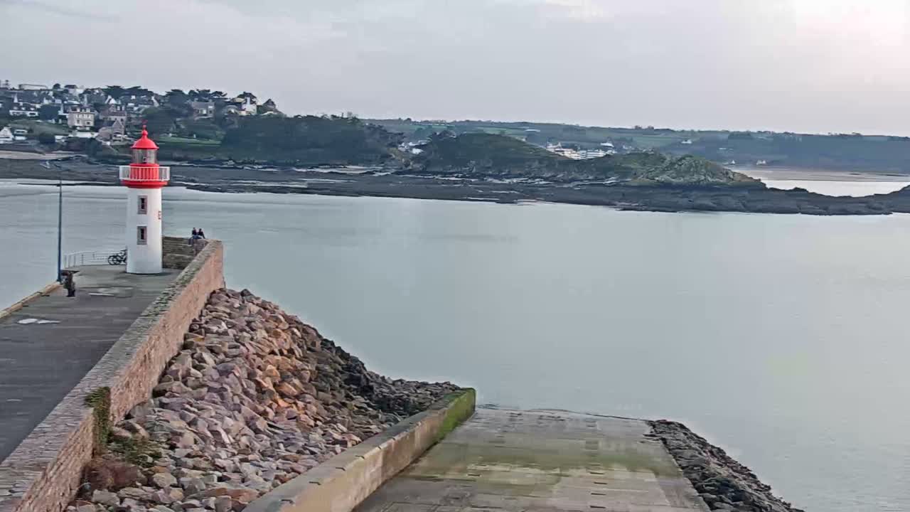 Erquy Comune & Port Live Cam - Saint-Brieuc, Cotes-d'Armor, Bretagne, France