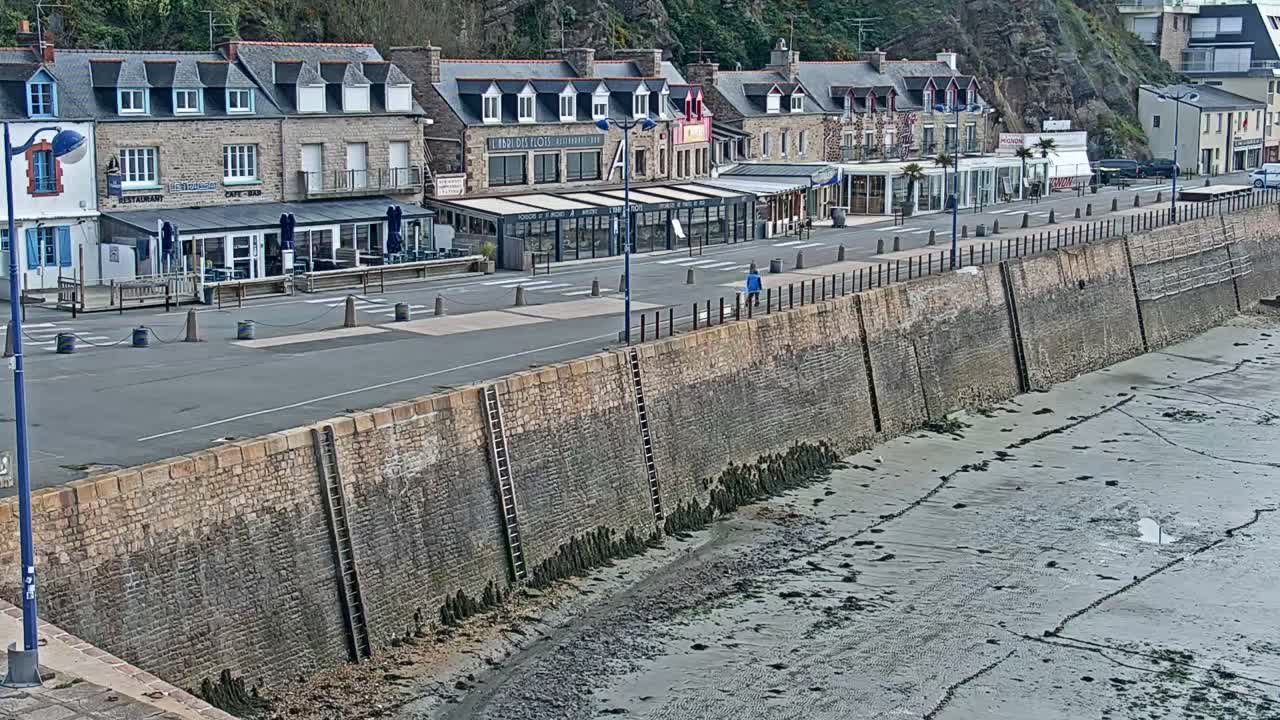 Erquy Comune & Port Live Cam - Saint-Brieuc, Cotes-d'Armor, Bretagne, France