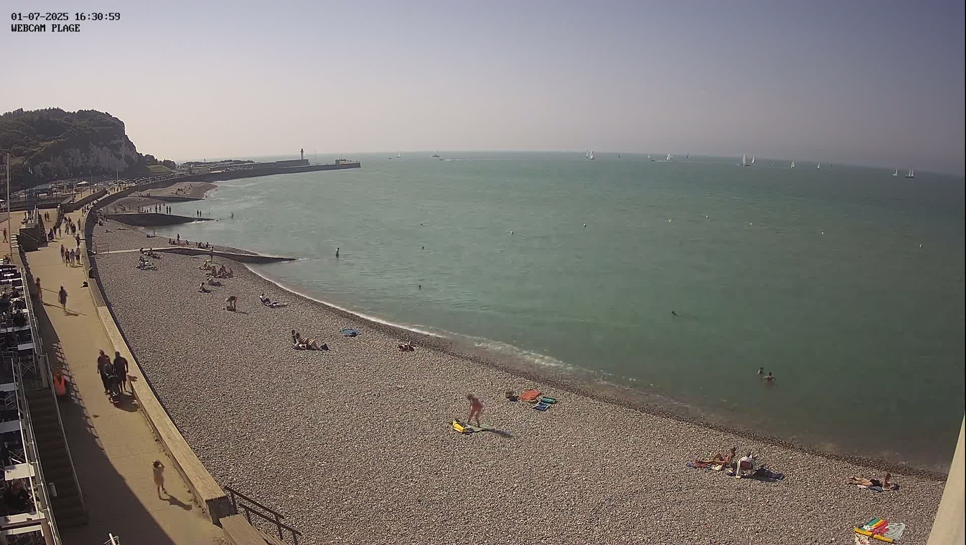 Plage de Saint-Valery-en-Caux  Beach Live Cam - Dieppe, Seine-Maritime, Normandie, France